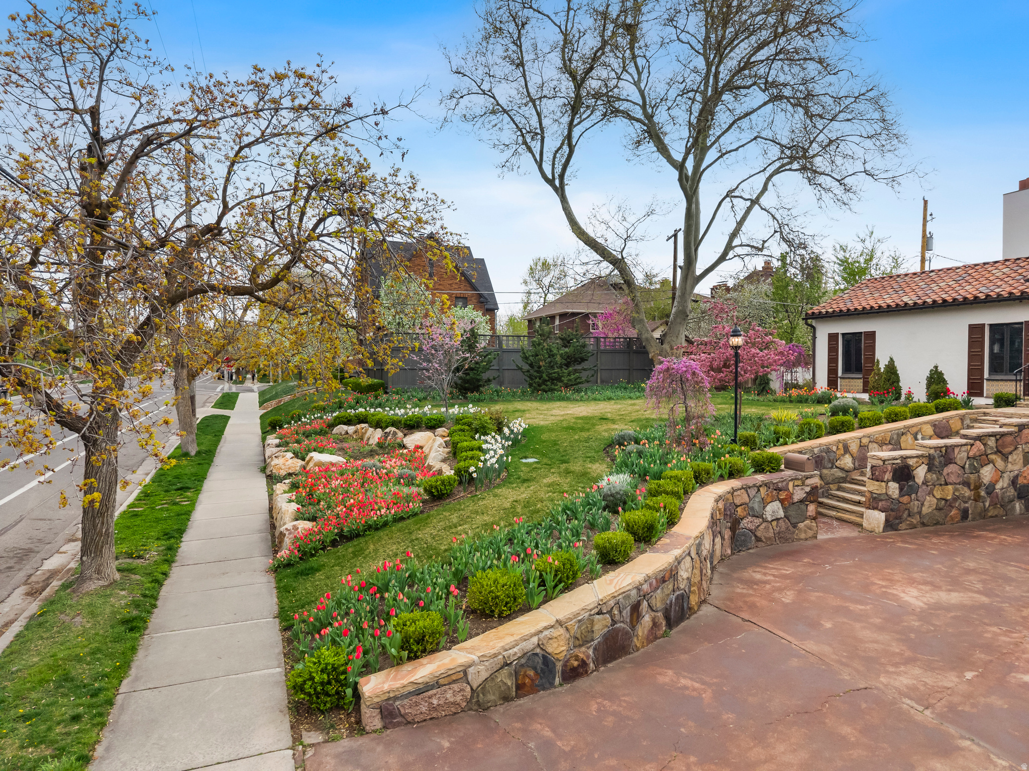 YALECREST - Residential