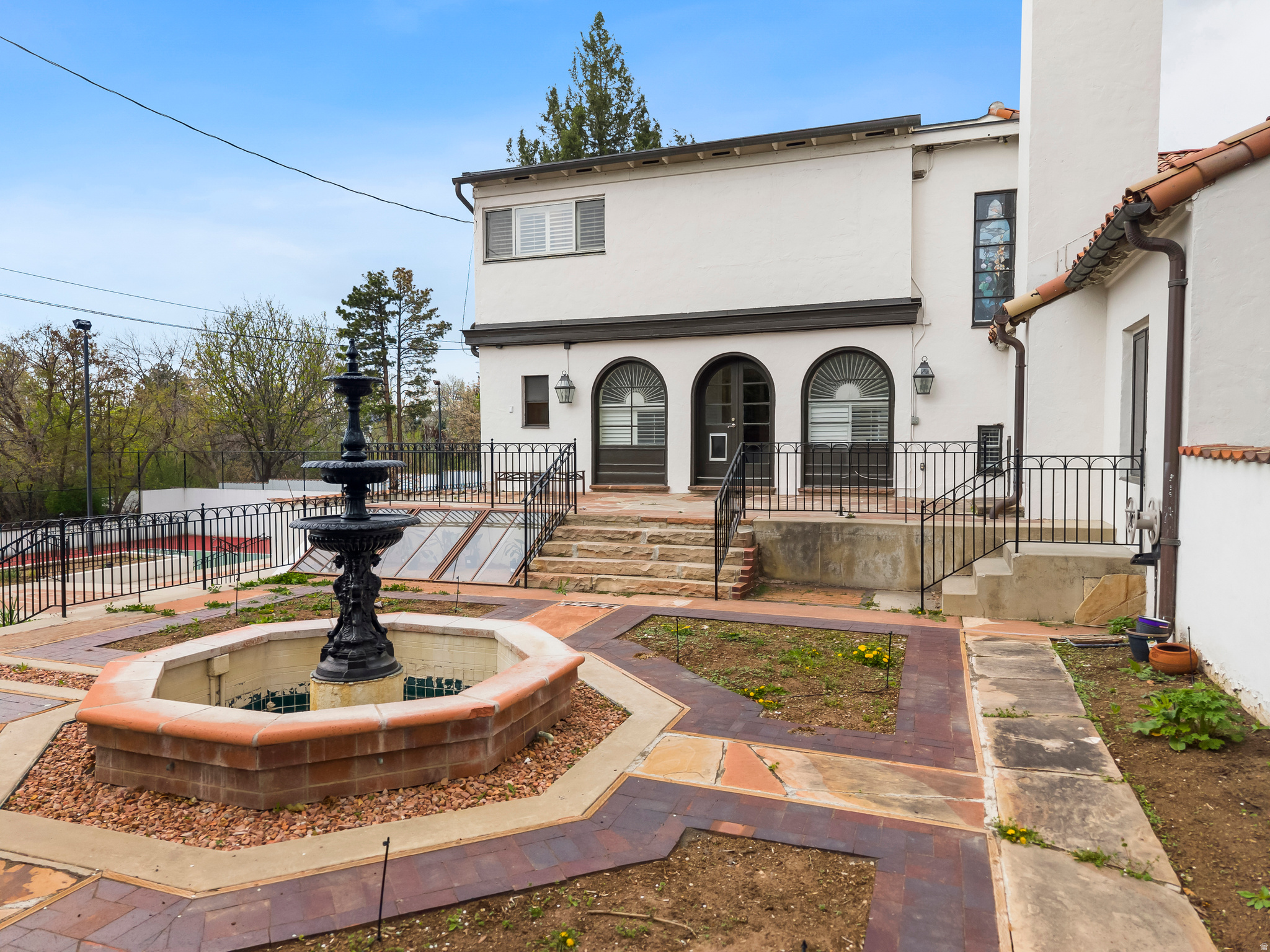 YALECREST - Residential