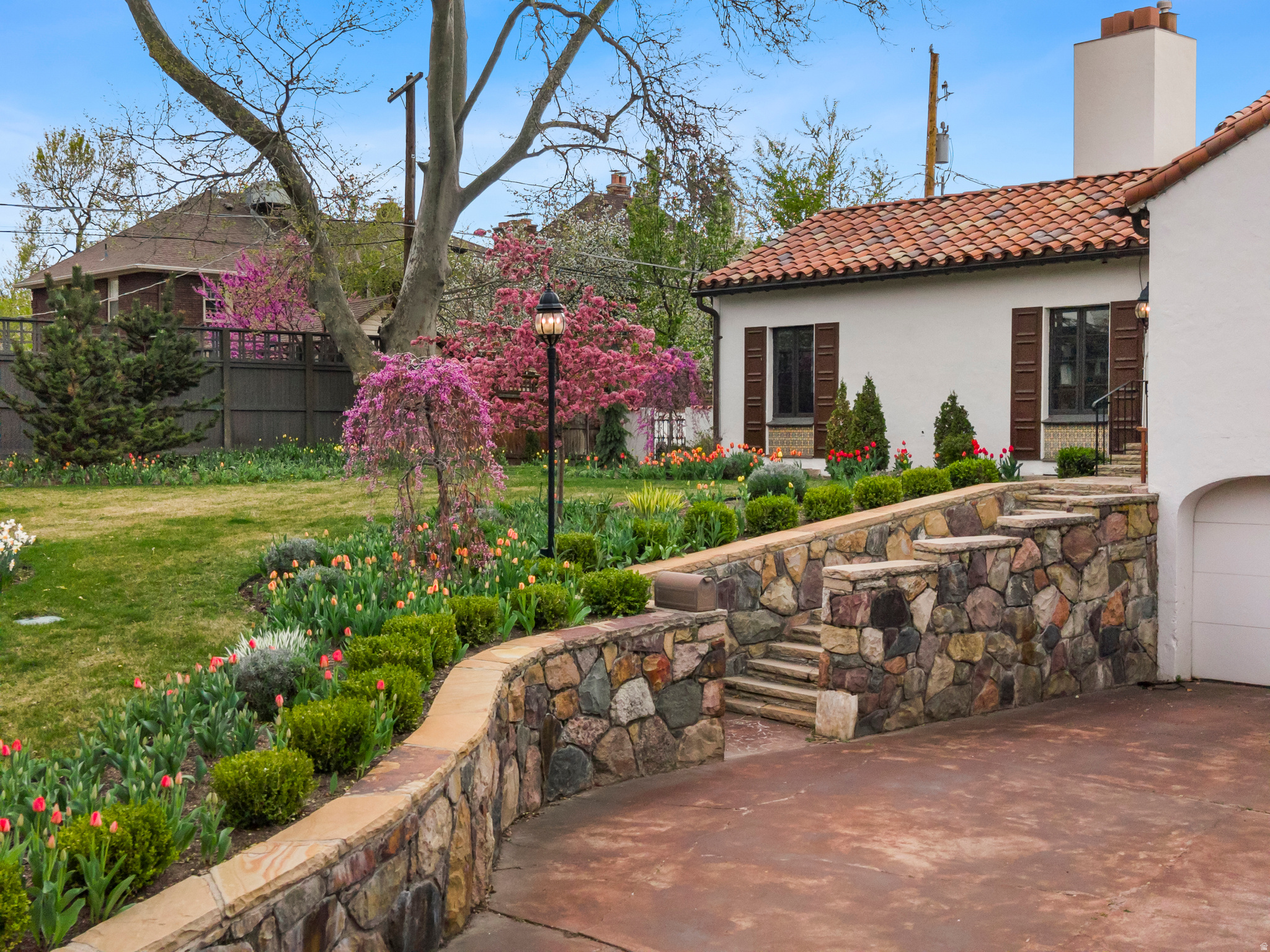 YALECREST - Residential