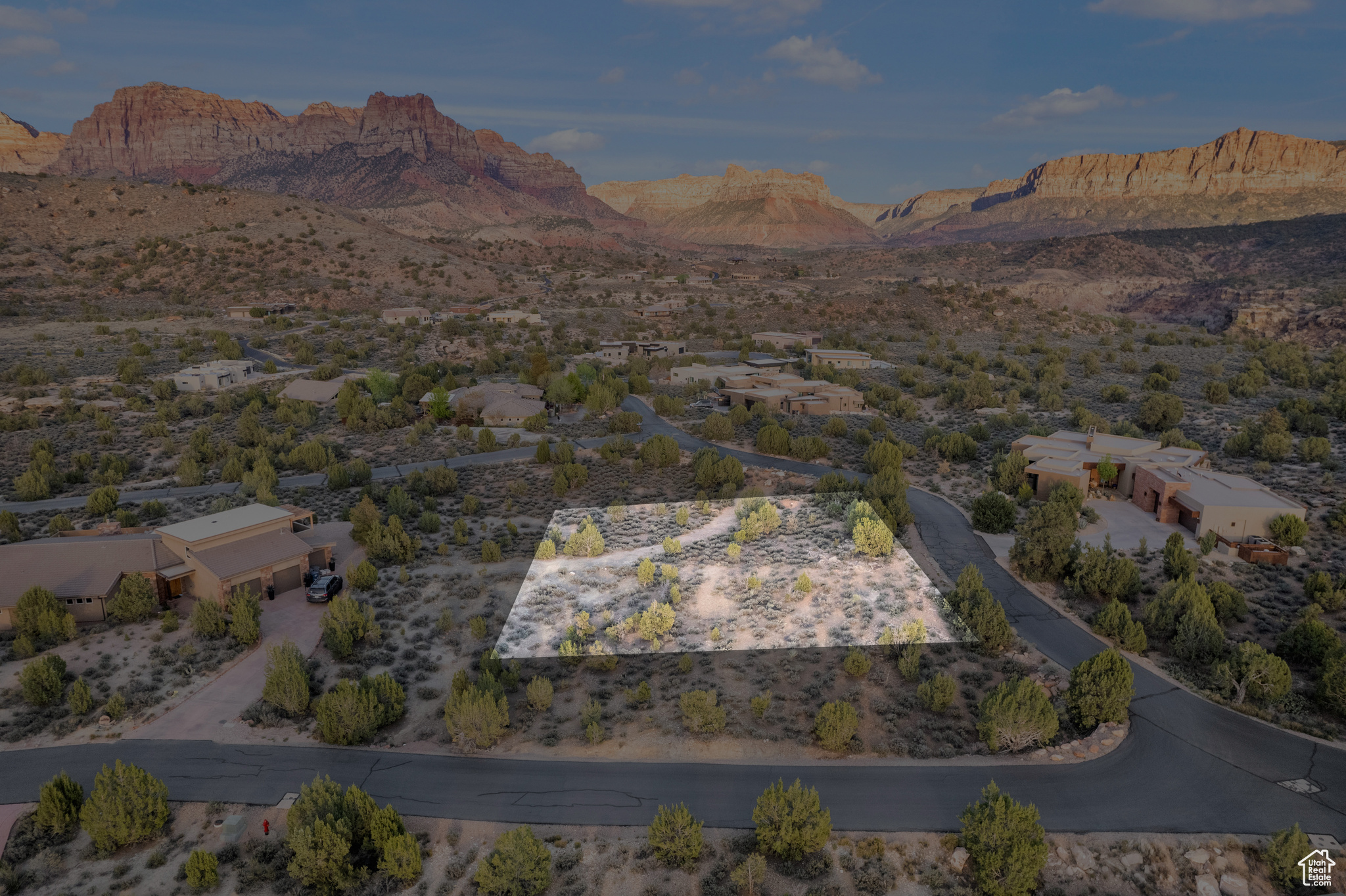 ANASAZI PLATEAU 2 - Land