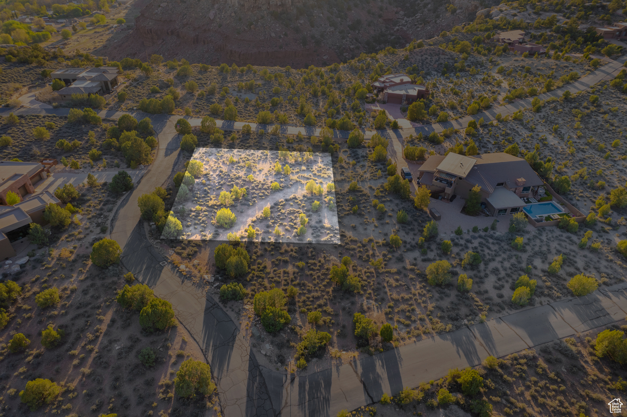 ANASAZI PLATEAU 2 - Land