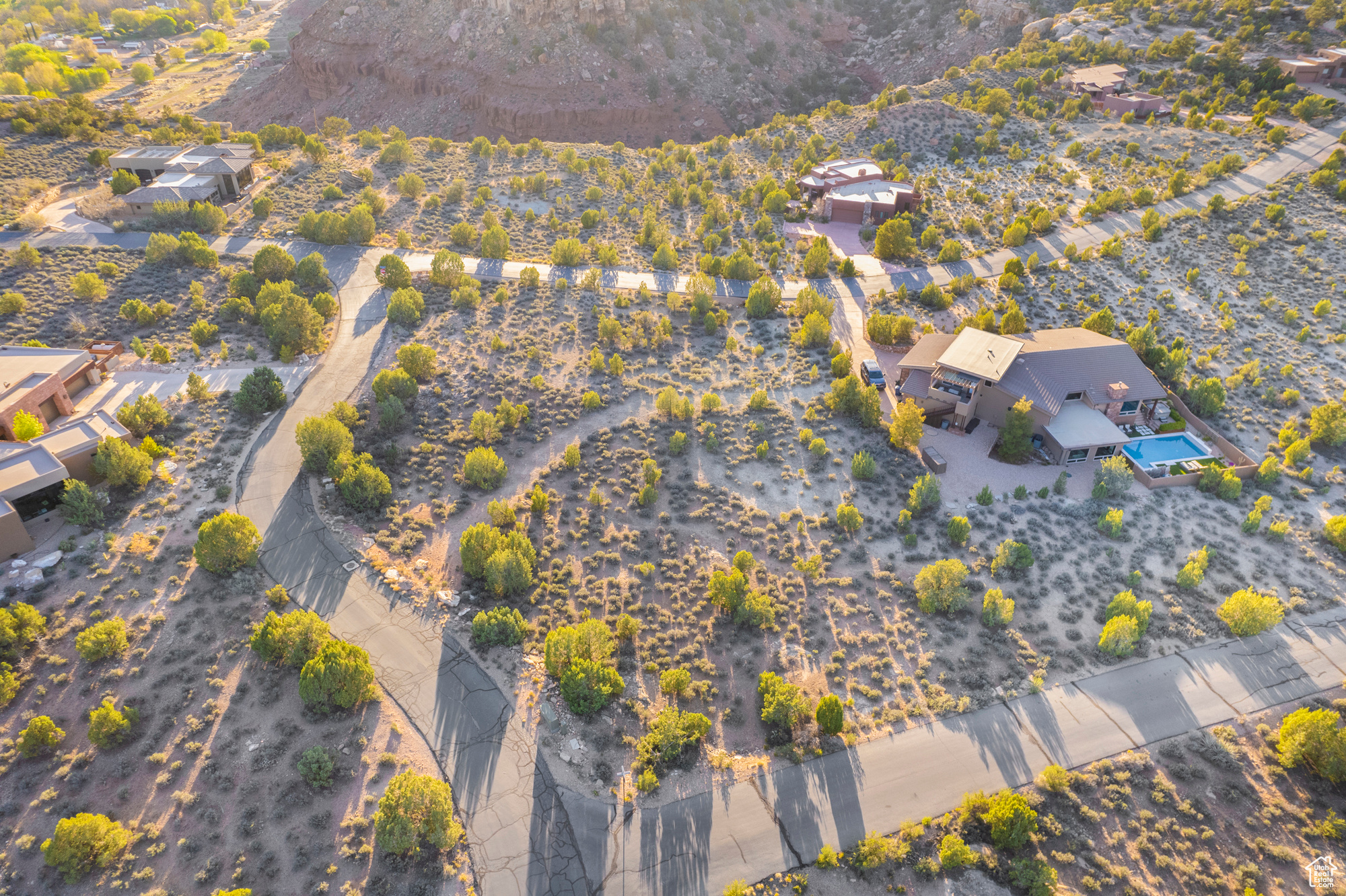 ANASAZI PLATEAU 2 - Land