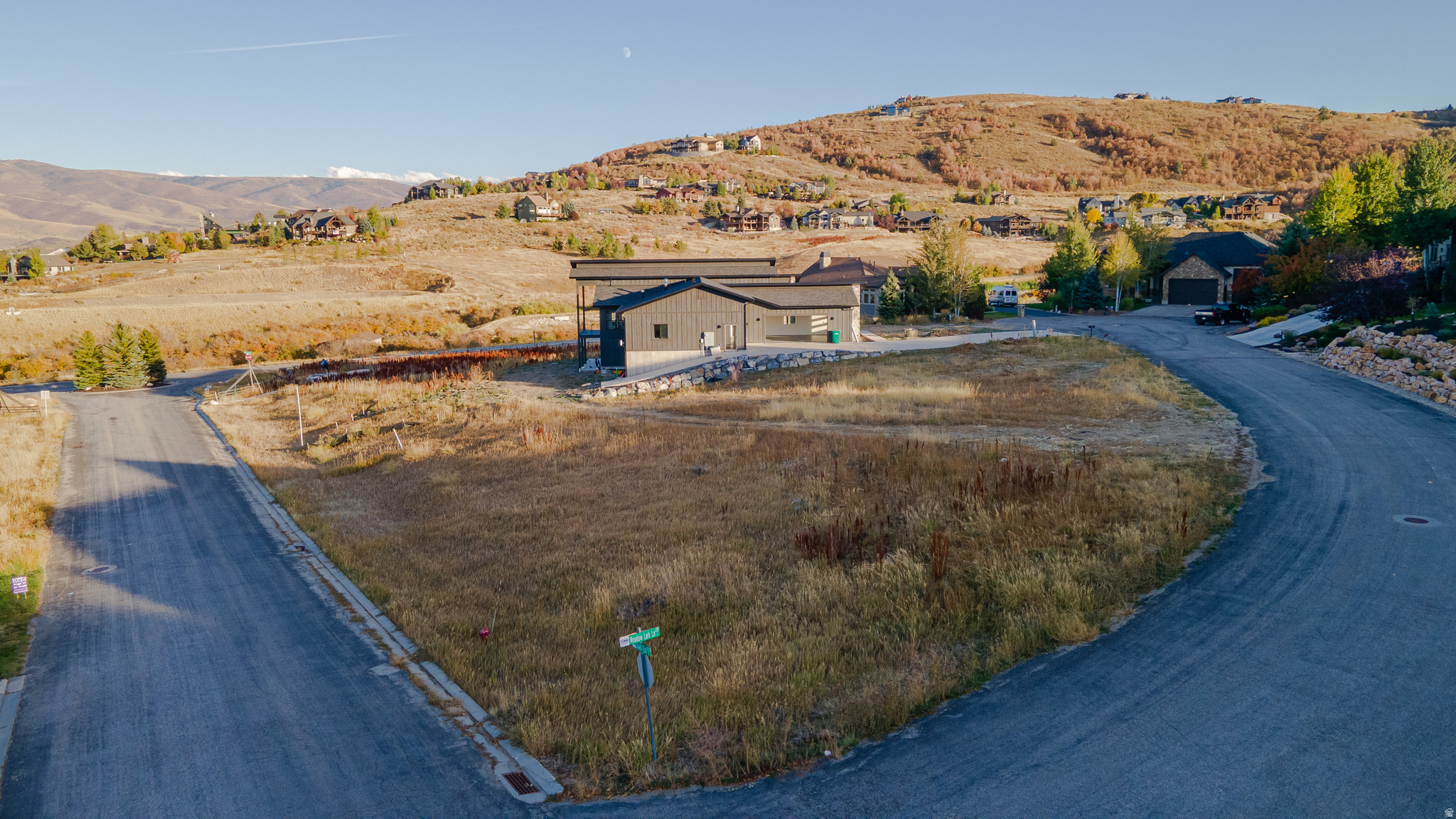 CHALETS AT SKI LAKE - Land