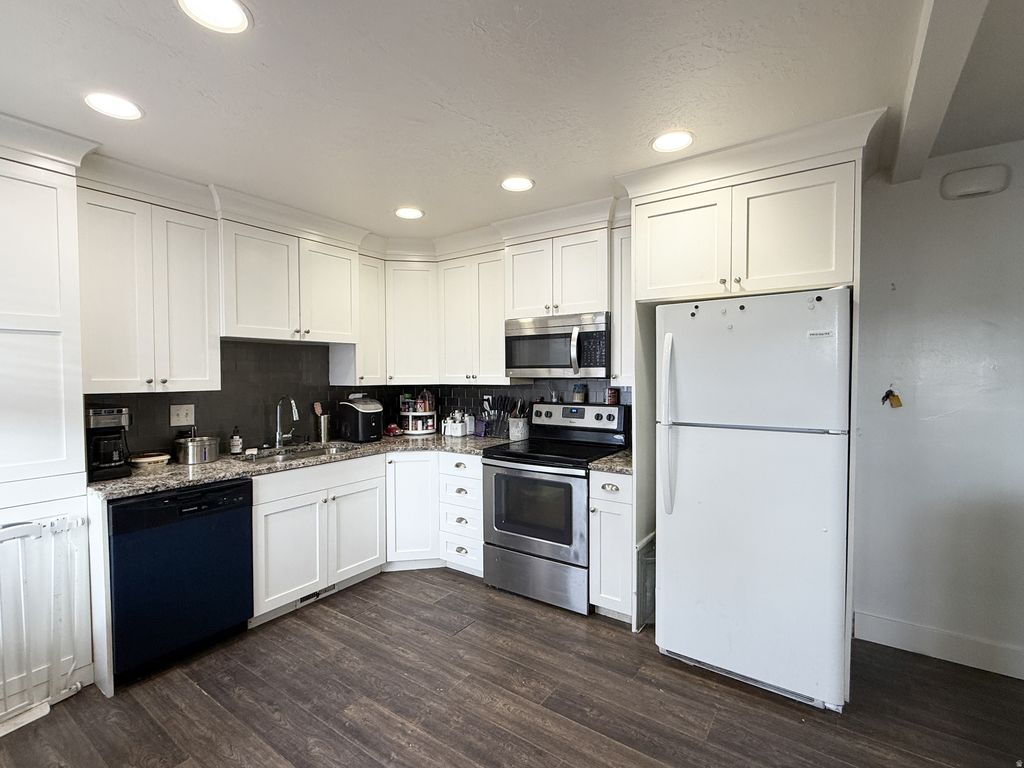 Photo of 2113 W 5650 S, Roy, UT 84067 (MLS # 2140016)