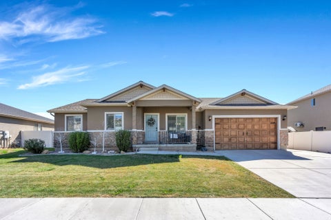 Photo of 1583 S SPRING CREEK DR, Lehi, UT 84043 (MLS # 2184311)