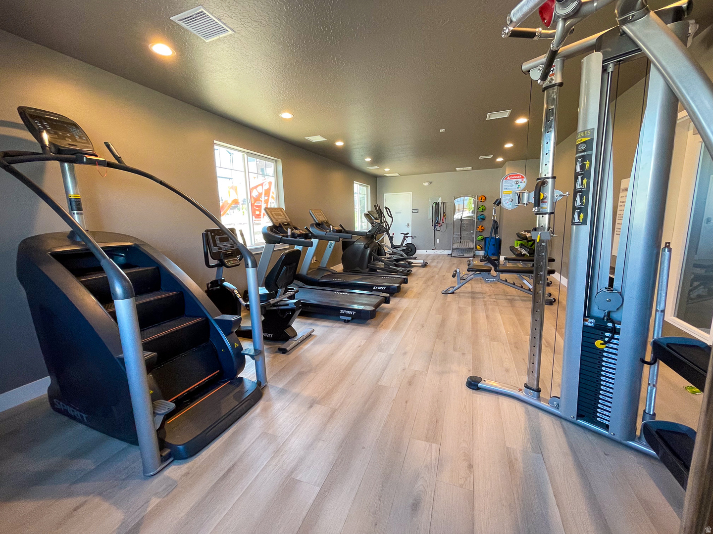 MOUNTAIN RIDGE - Residential