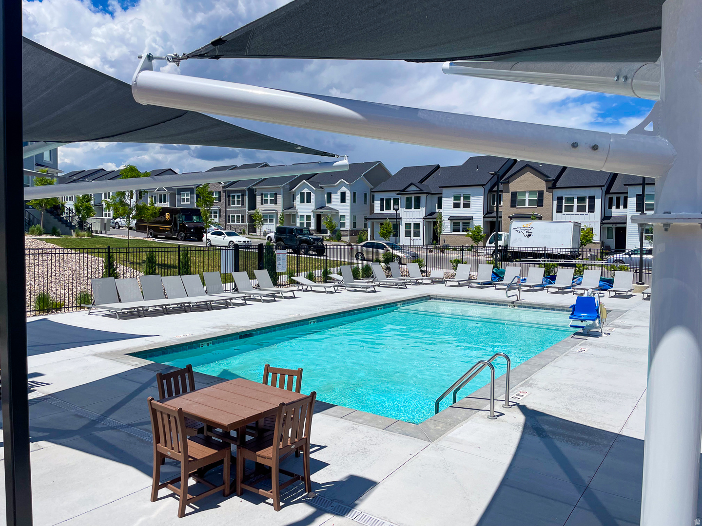 MOUNTAIN RIDGE - Residential