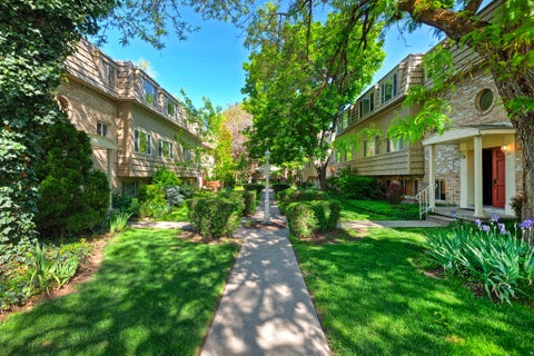 Condo For Sale - 2220 E Murray Holladay Rd #330<br/> Salt Lake City, UT 84117