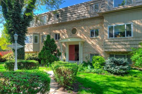 Photo of 2220 E MURRAY HOLLADAY RD #330, Salt Lake City, UT 84117 (MLS # 2154569)