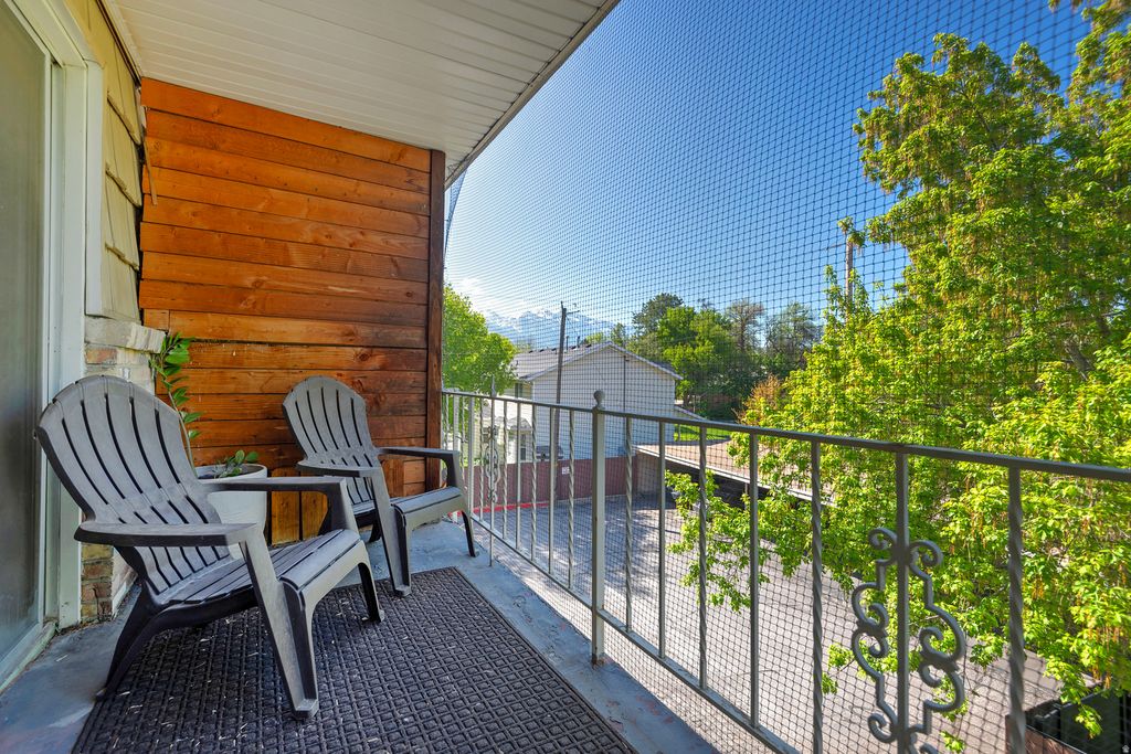 Photo of 2220 E MURRAY HOLLADAY RD #330, Salt Lake City, UT 84117 (MLS # 2154569)