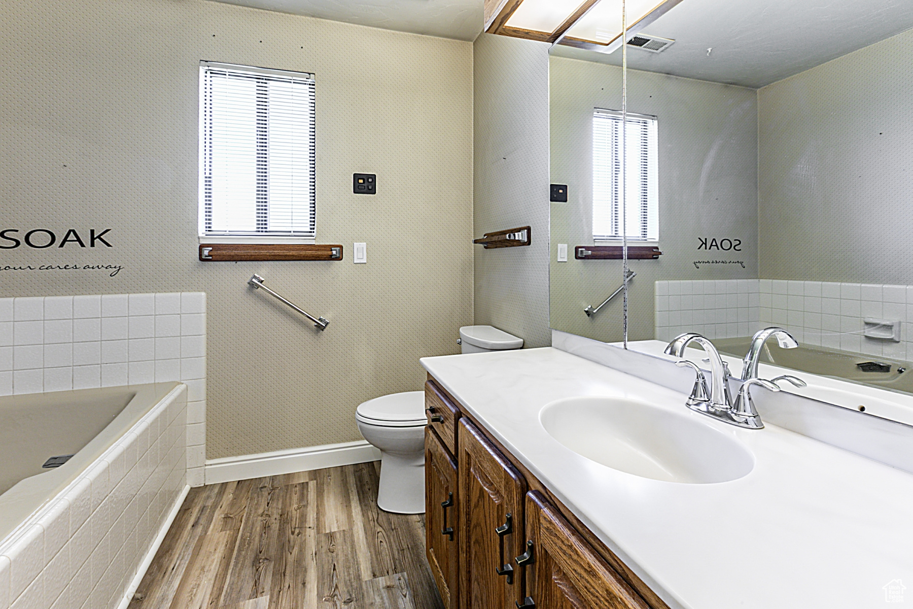 VINE STREET EAST - Residential