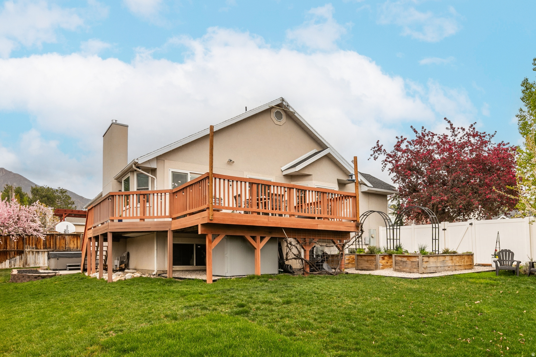 MILL HOLLOW - Residential