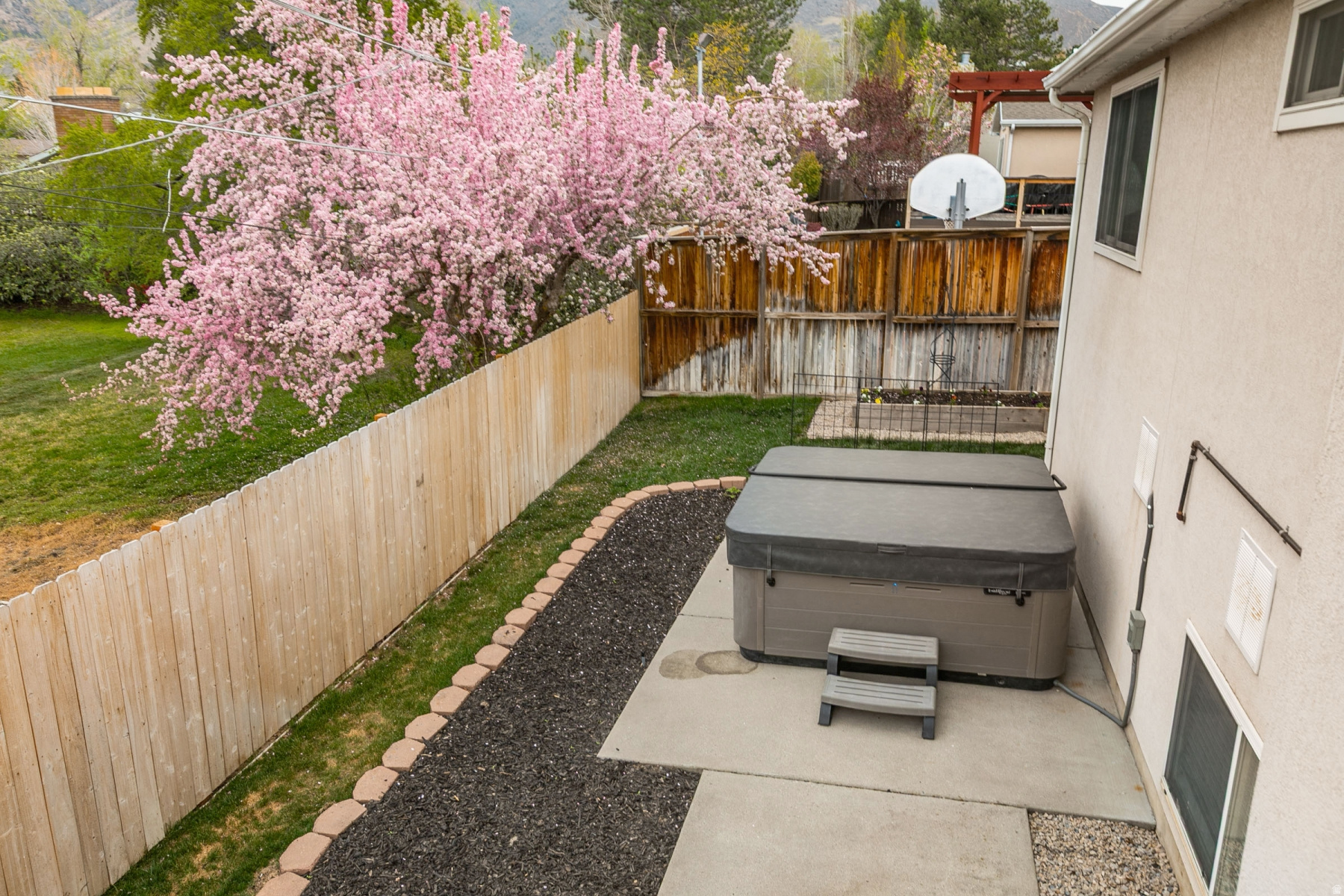 MILL HOLLOW - Residential