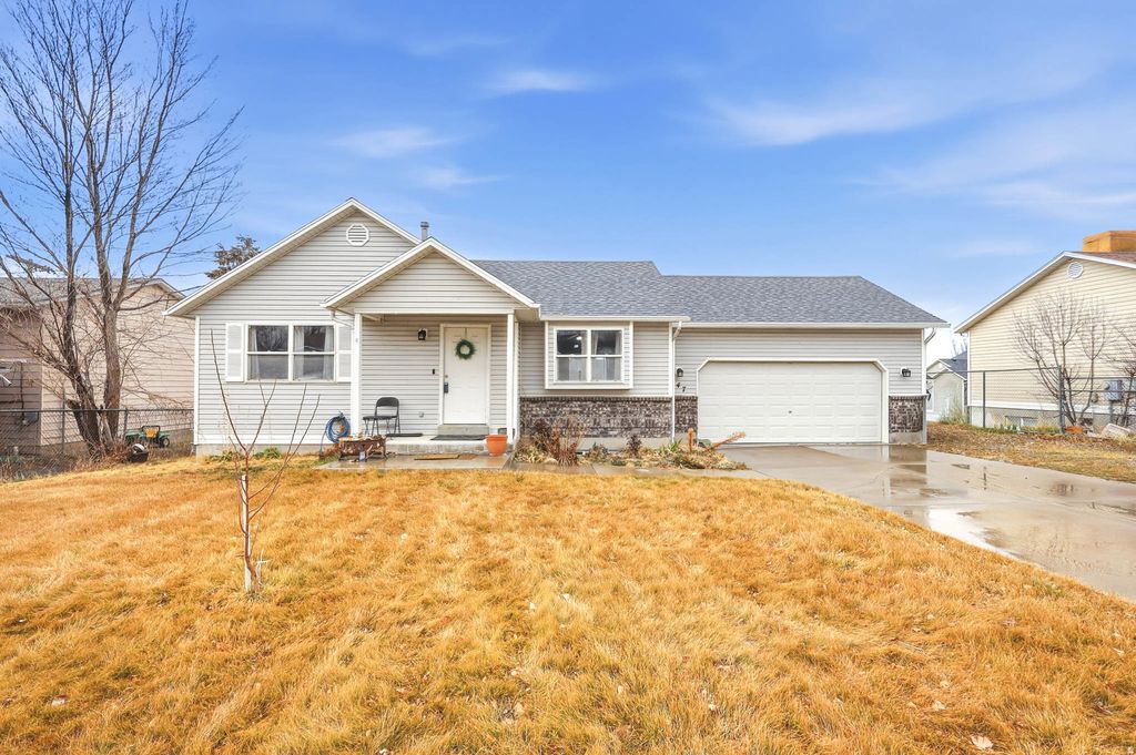 Photo of 847 E UINTAH AVE, Tooele, UT 84074 (MLS # 2138940)