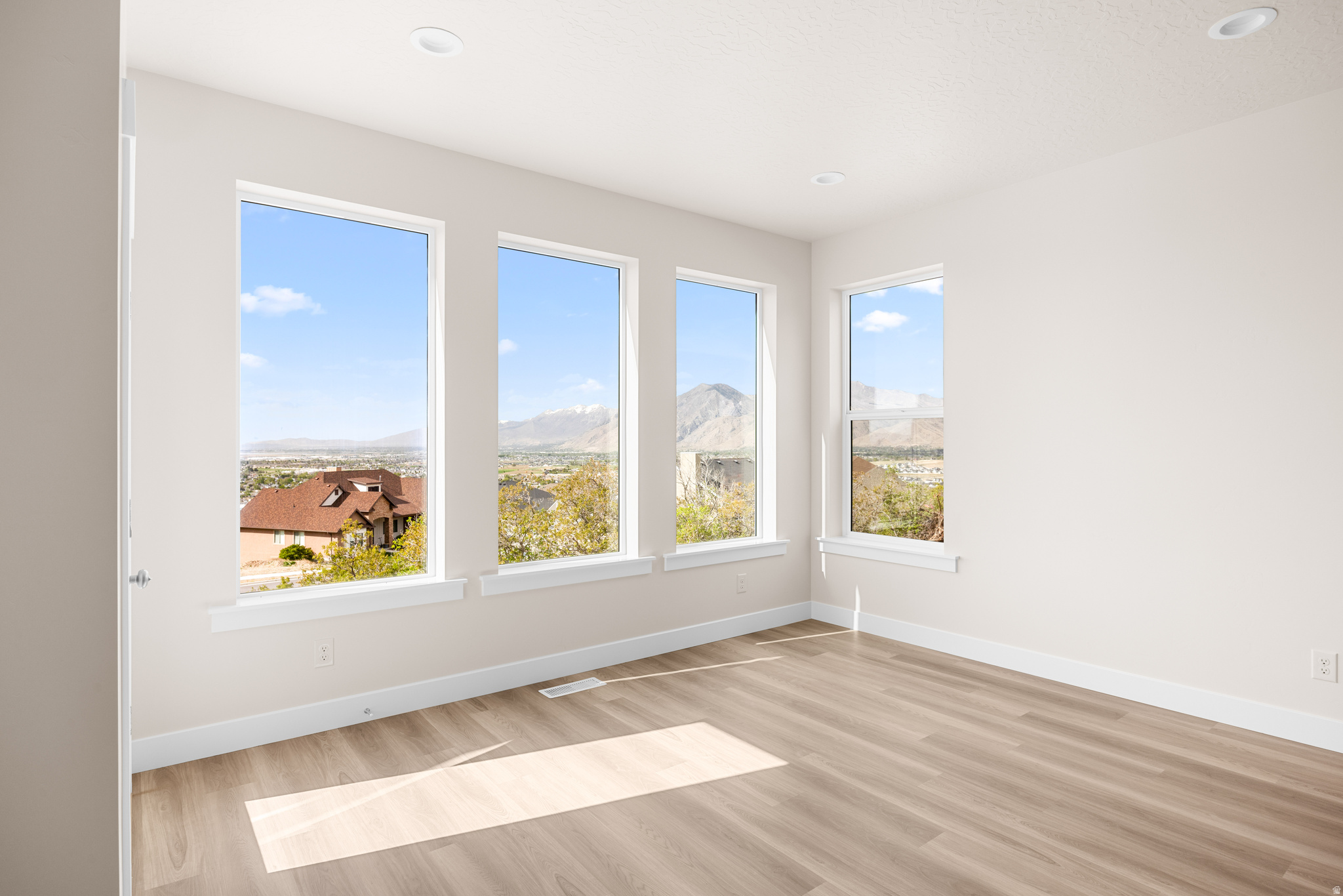 OAKRIDGE COVE - Residential