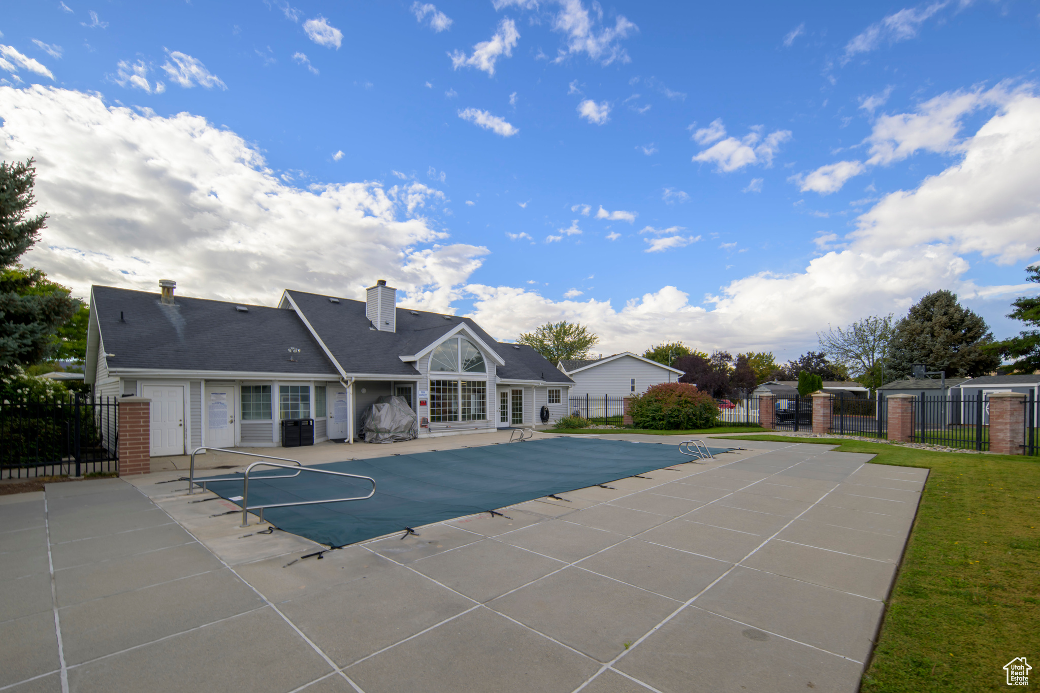 CRESCENTWOOD - Residential