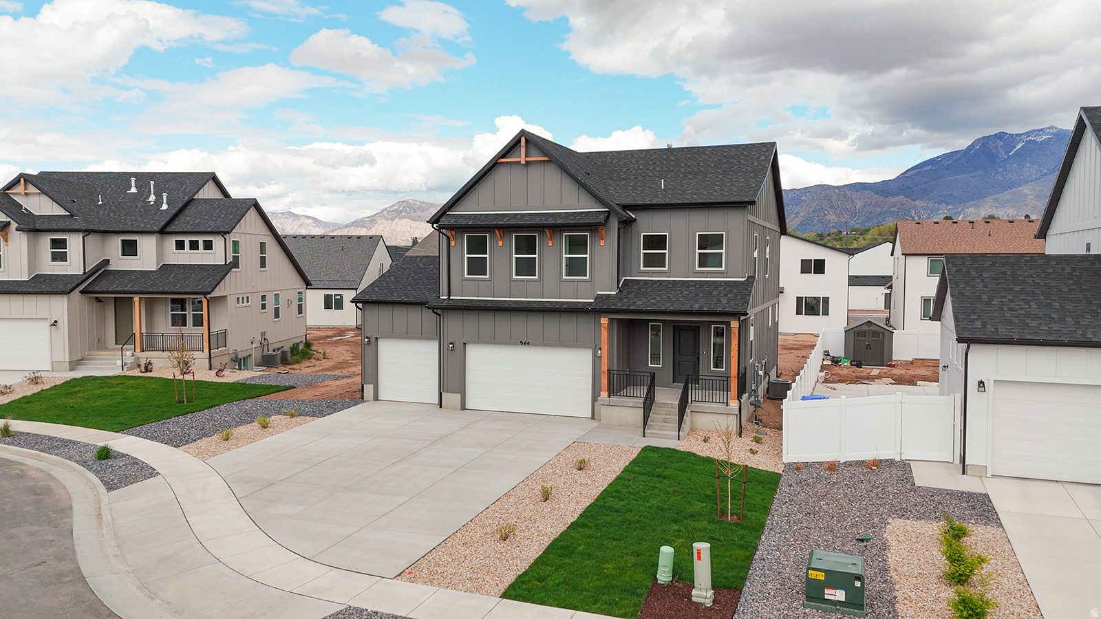 RIVERSIDE ESTATES - Residential