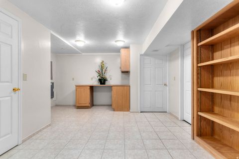 Tiny photo for 789 E SHERWOOD DR, Kaysville, UT 84037 (MLS # 2161708)