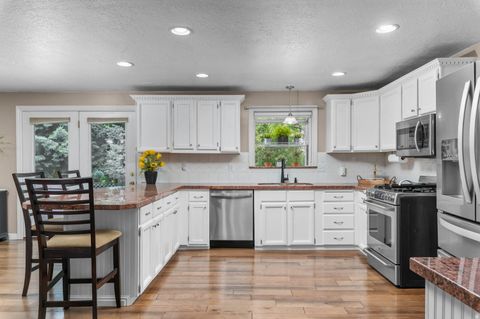 Tiny photo for 789 E SHERWOOD DR, Kaysville, UT 84037 (MLS # 2161708)