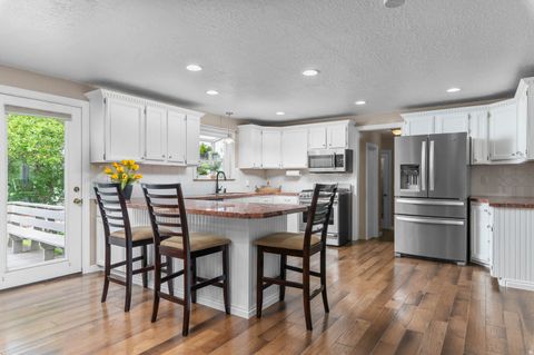 Tiny photo for 789 E SHERWOOD DR, Kaysville, UT 84037 (MLS # 2161708)