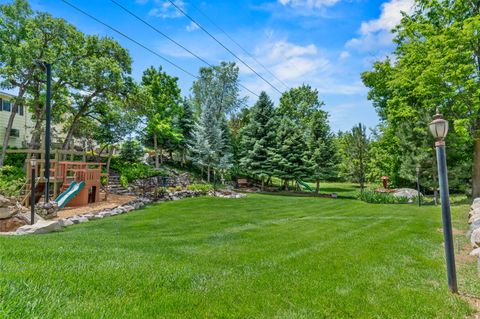 Tiny photo for 789 E SHERWOOD DR, Kaysville, UT 84037 (MLS # 2161708)
