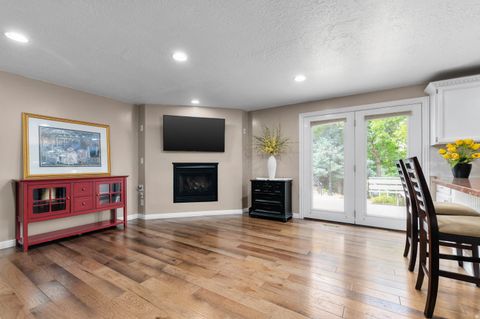 Tiny photo for 789 E SHERWOOD DR, Kaysville, UT 84037 (MLS # 2161708)