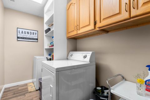 Tiny photo for 789 E SHERWOOD DR, Kaysville, UT 84037 (MLS # 2161708)
