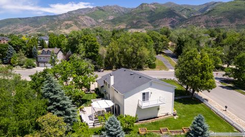 Tiny photo for 789 E SHERWOOD DR, Kaysville, UT 84037 (MLS # 2161708)
