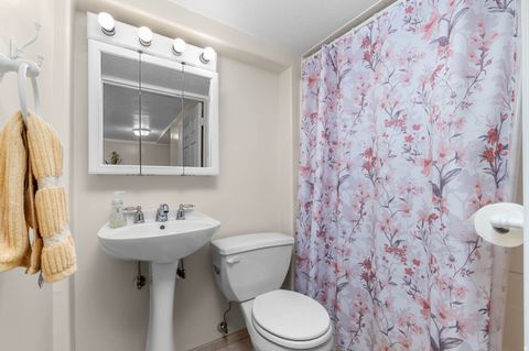 Tiny photo for 789 E SHERWOOD DR, Kaysville, UT 84037 (MLS # 2161708)