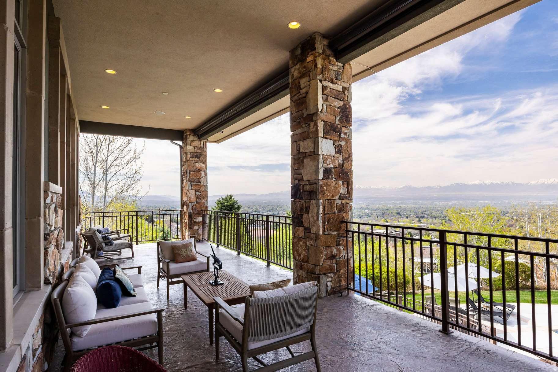 SCENIC CIRCLE - Residential