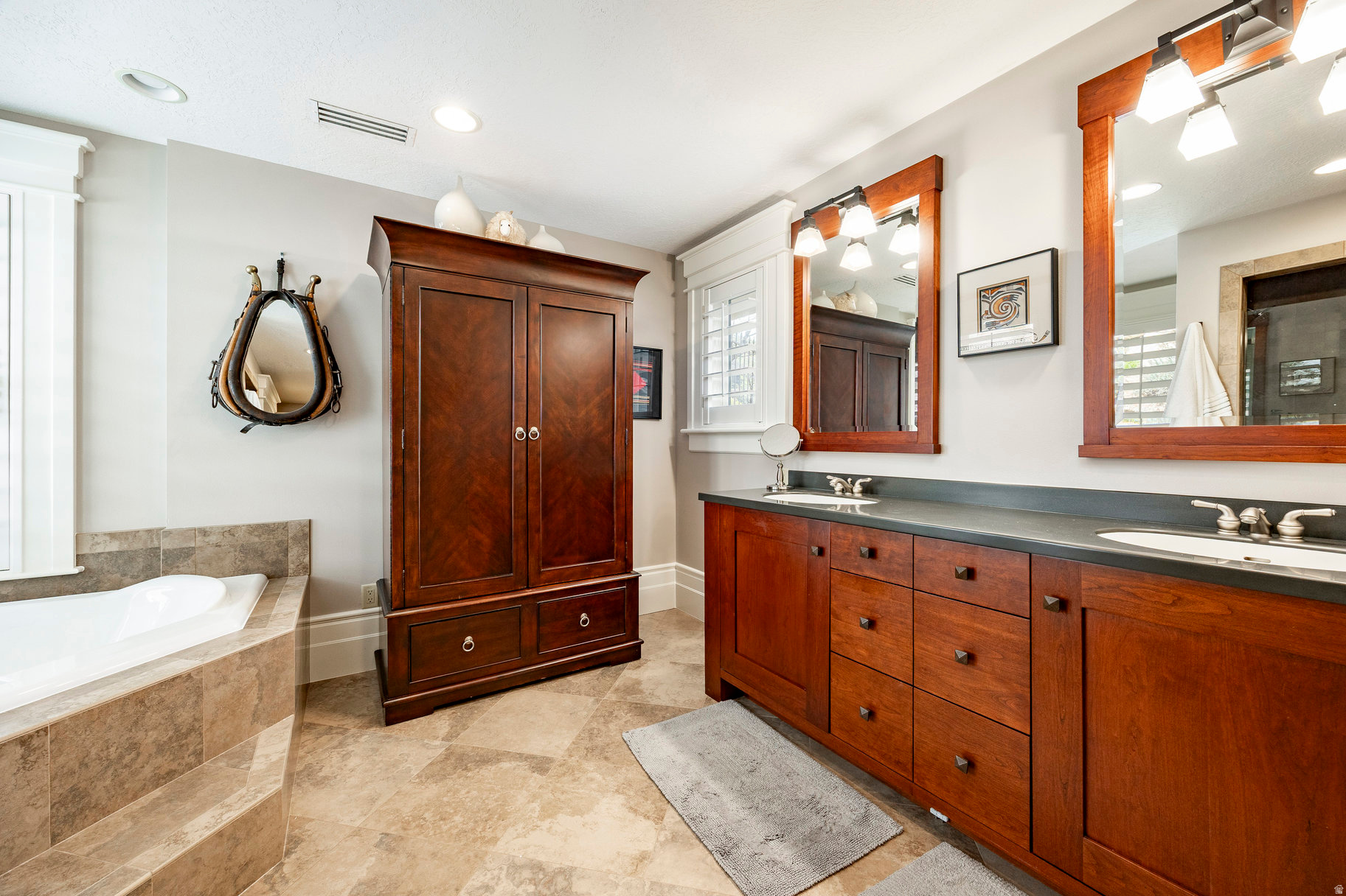 SCENIC CIRCLE - Residential