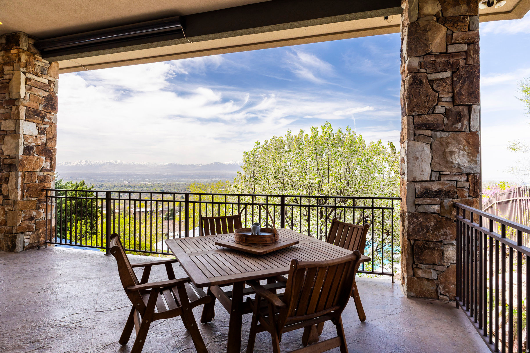 SCENIC CIRCLE - Residential