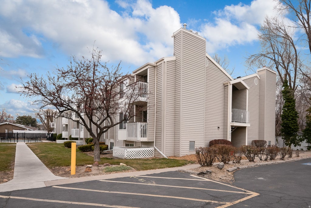 Photo of 875 E ARROWHEAD LN S #47, Murray, UT 84107 (MLS # 2186434)