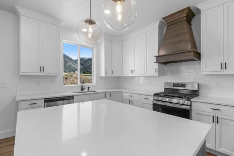Tiny photo for 660 S 50 E, Hyde Park, UT 84341 (MLS # 2179129)