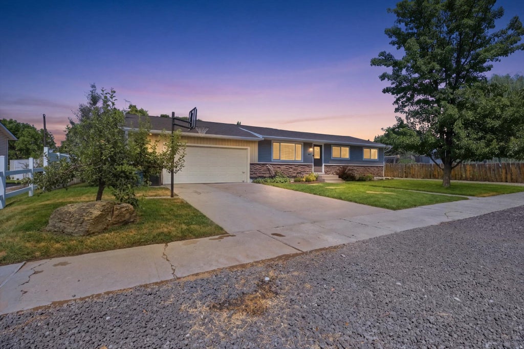 Photo of 335 W CENTER ST, Smithfield, UT 84335 (MLS # 2176820)