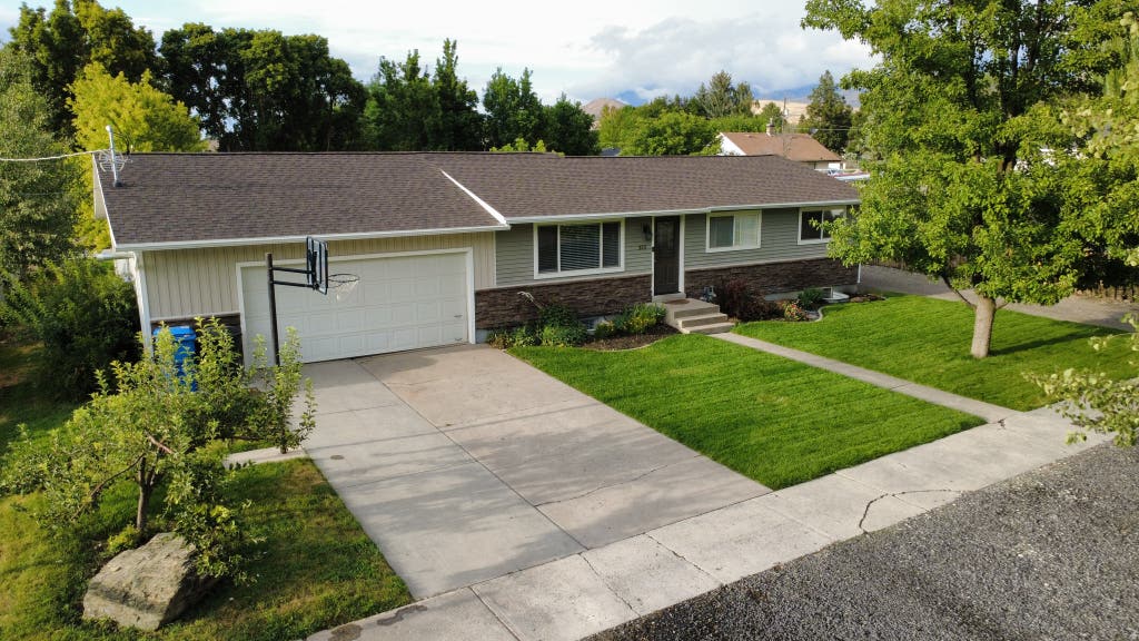 Photo of 335 W CENTER ST, Smithfield, UT 84335 (MLS # 2176820)
