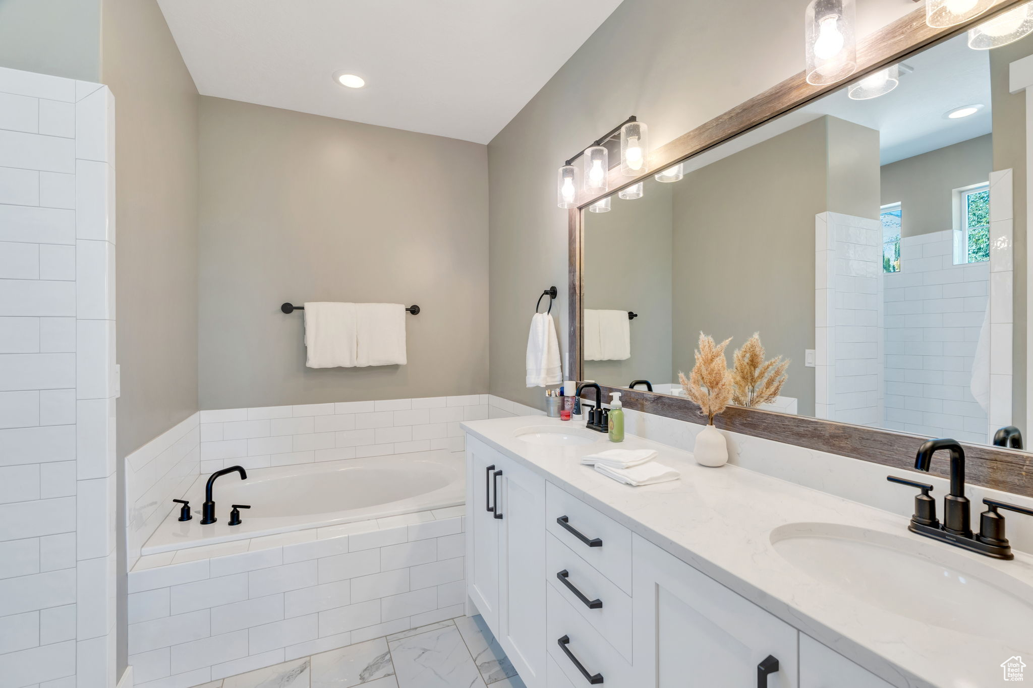 MANILA CREEK ESTATES PLAT B - Residential