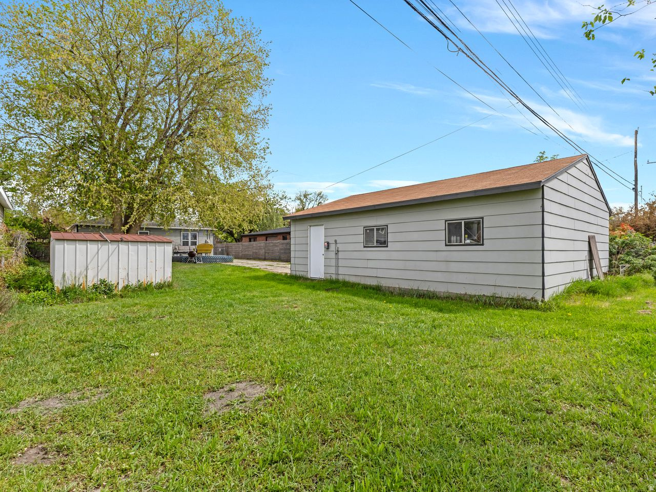 ROBERTS - Residential