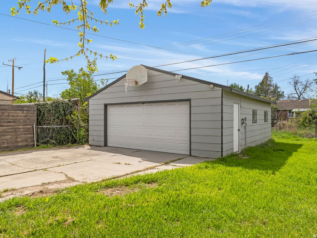 ROBERTS - Residential