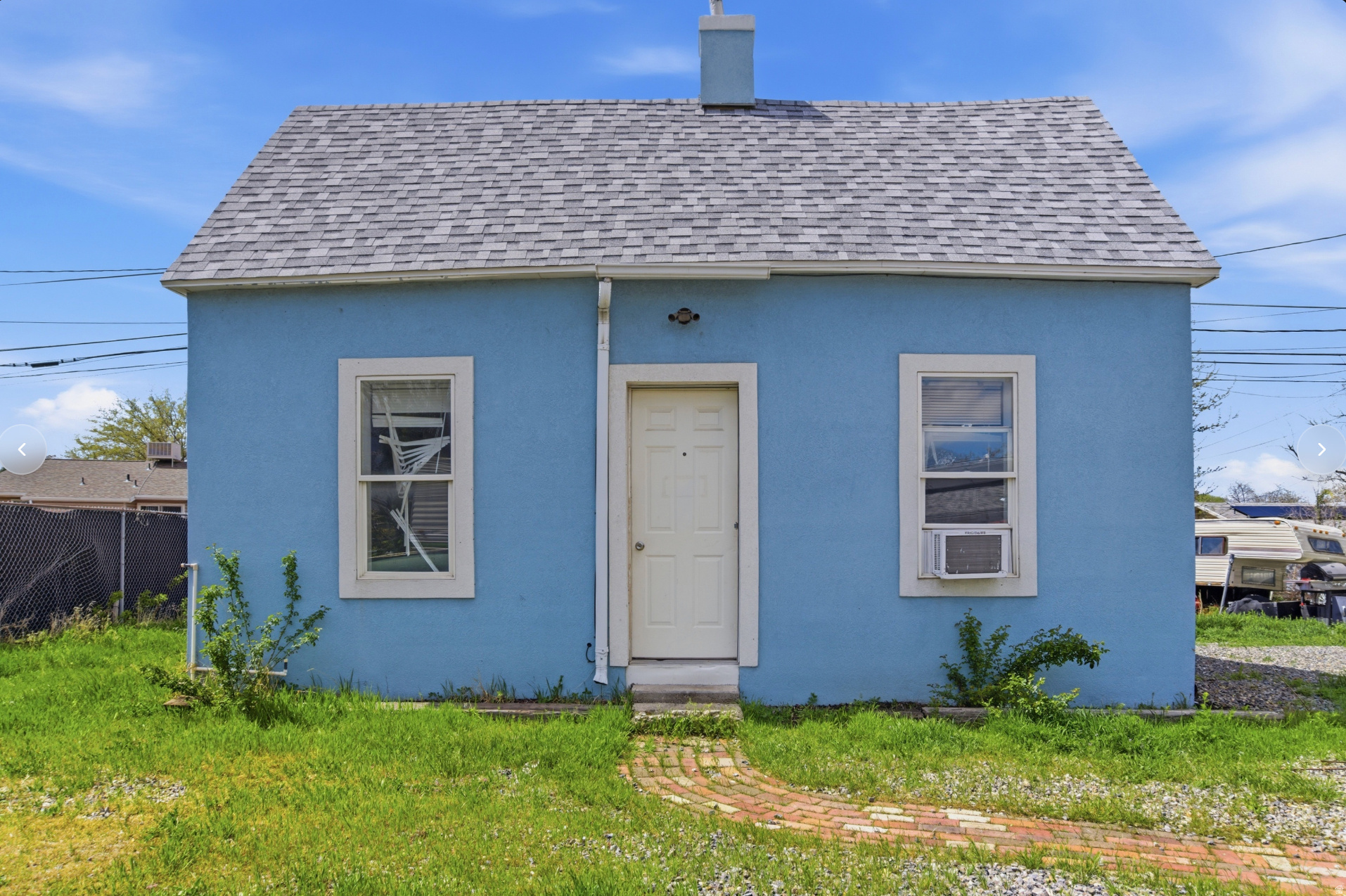 Main image without alt text