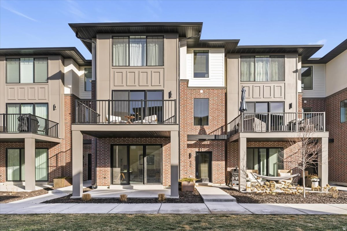 TOWNHOMES ON 24TH - Residential