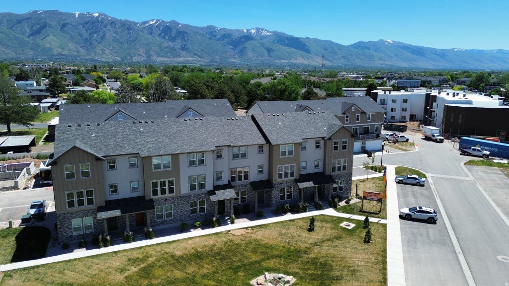 Photo of 1650 N MAIN ST, Layton, UT 84041 (MLS # 2171524)
