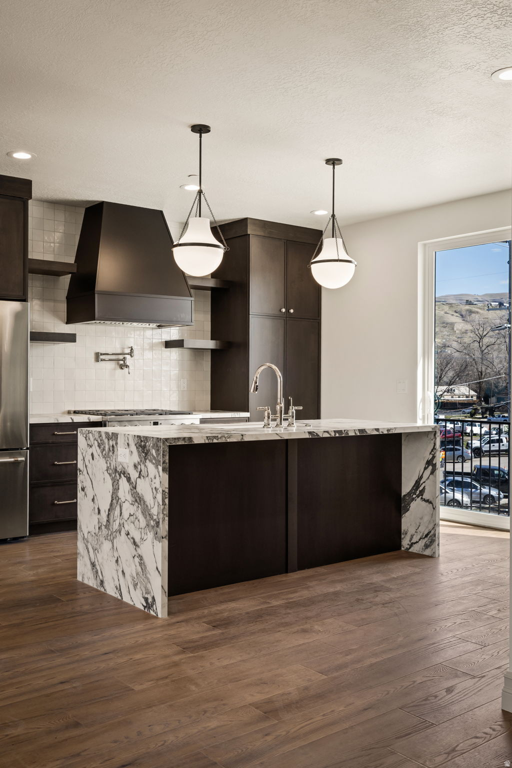 THE IRIS - Residential