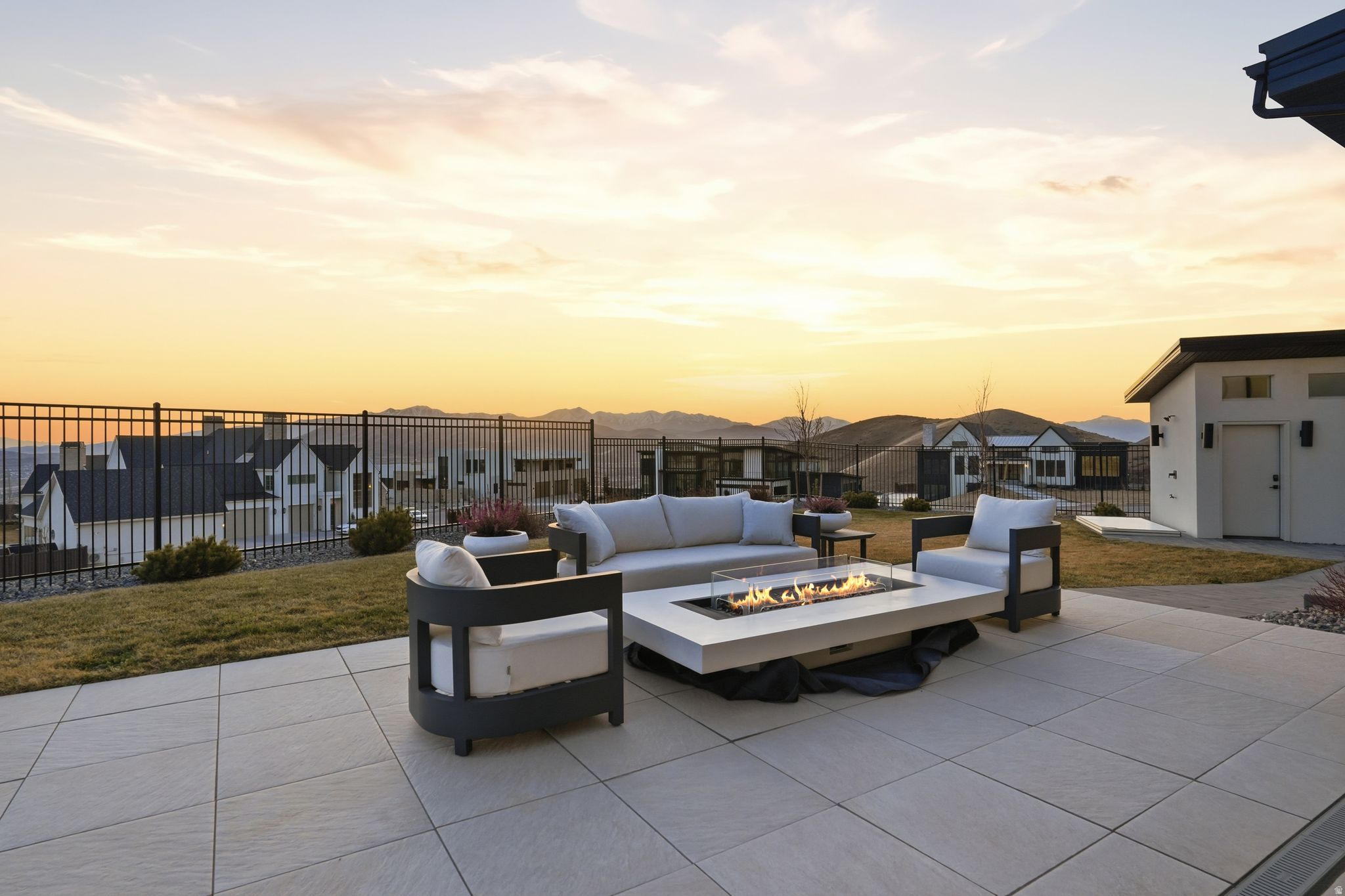 TRAVERSE MOUNTAIN - Residential