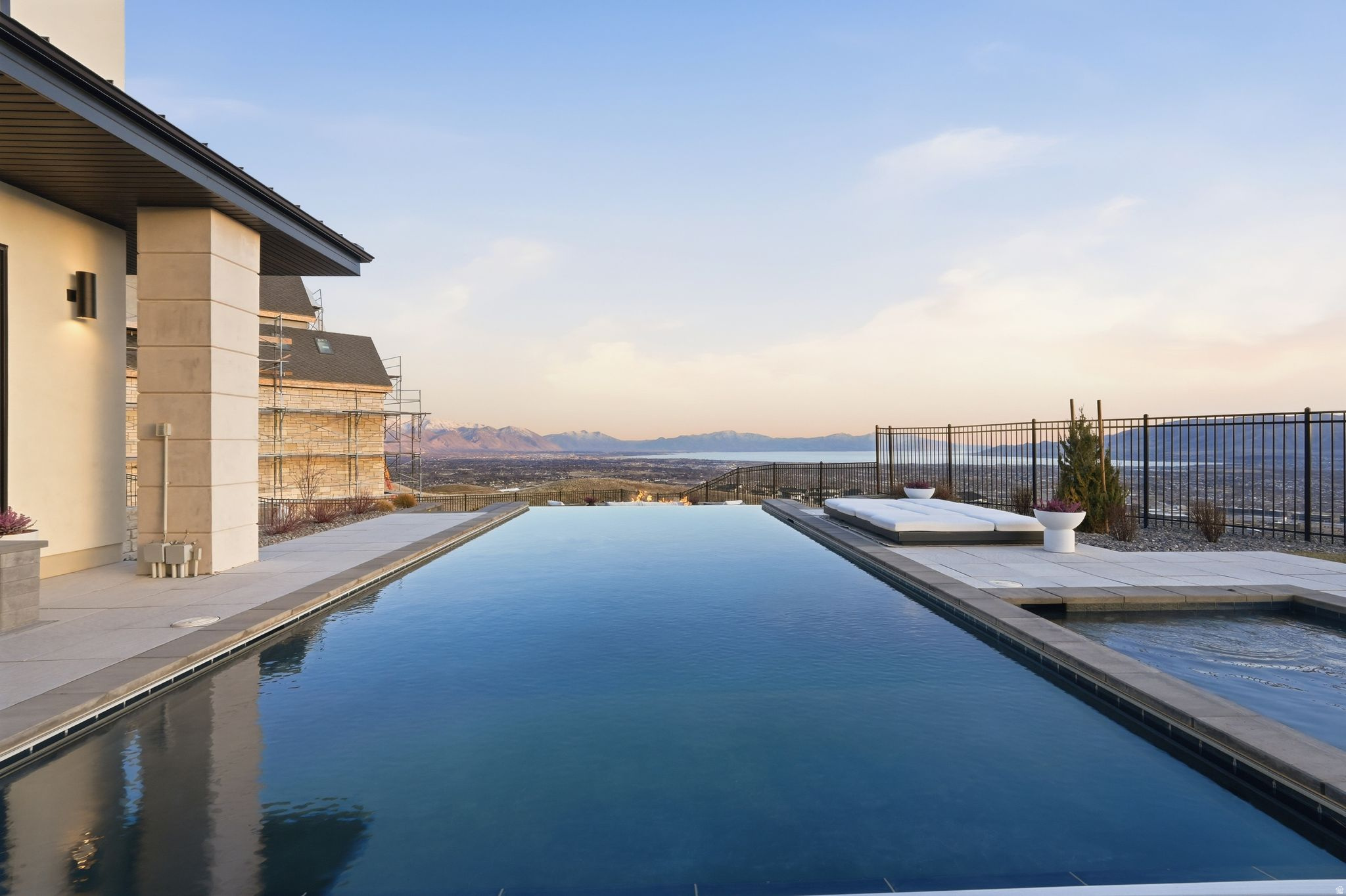 TRAVERSE MOUNTAIN - Residential