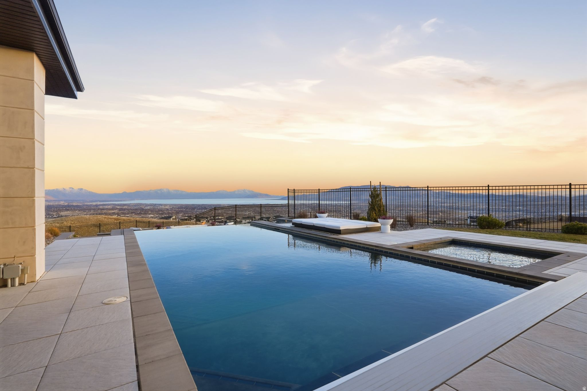 TRAVERSE MOUNTAIN - Residential