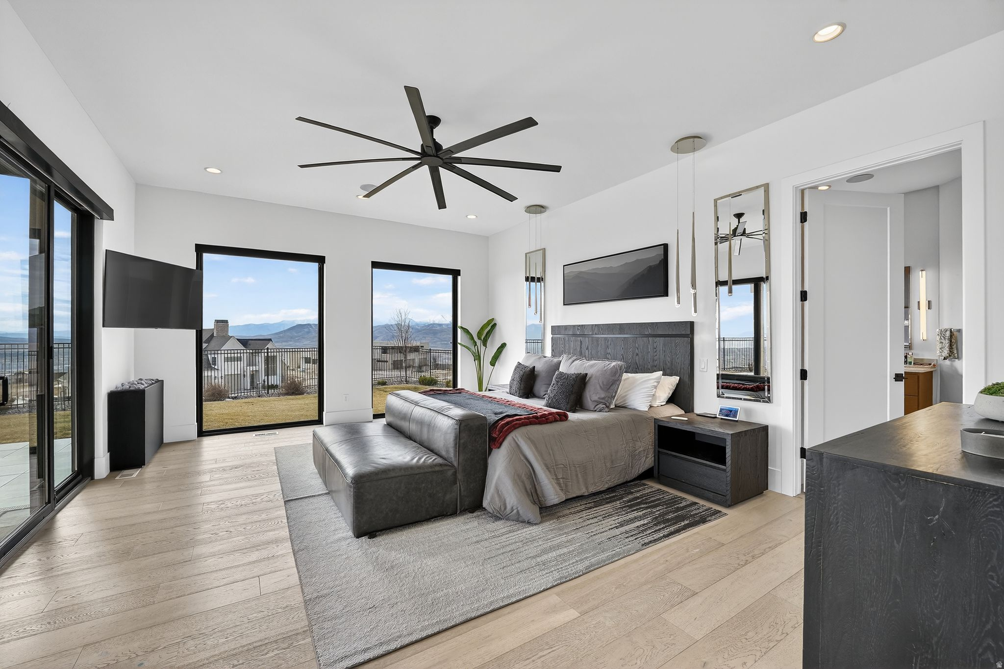 TRAVERSE MOUNTAIN - Residential