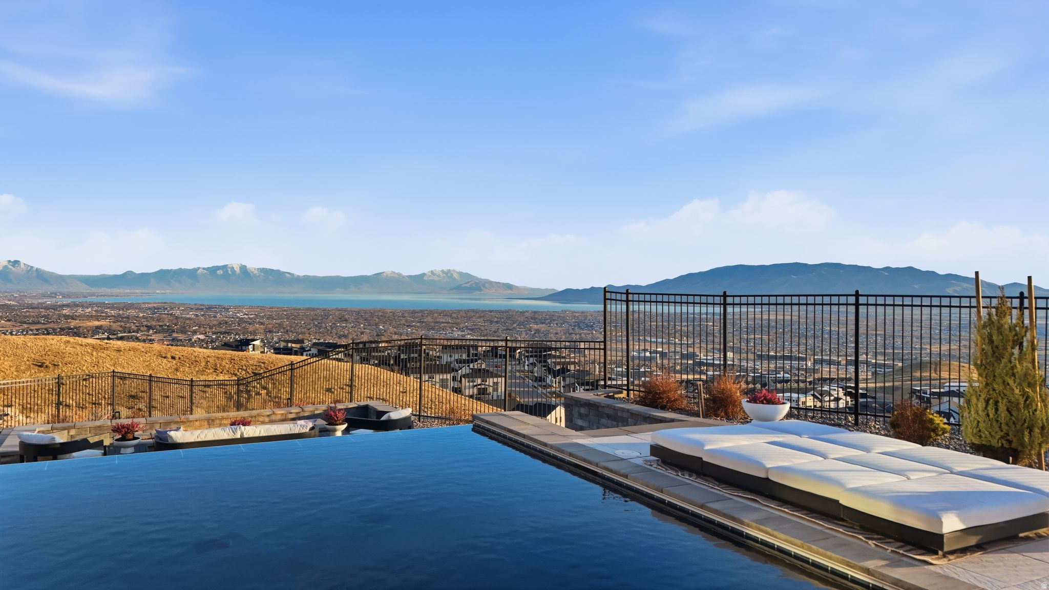 TRAVERSE MOUNTAIN - Residential