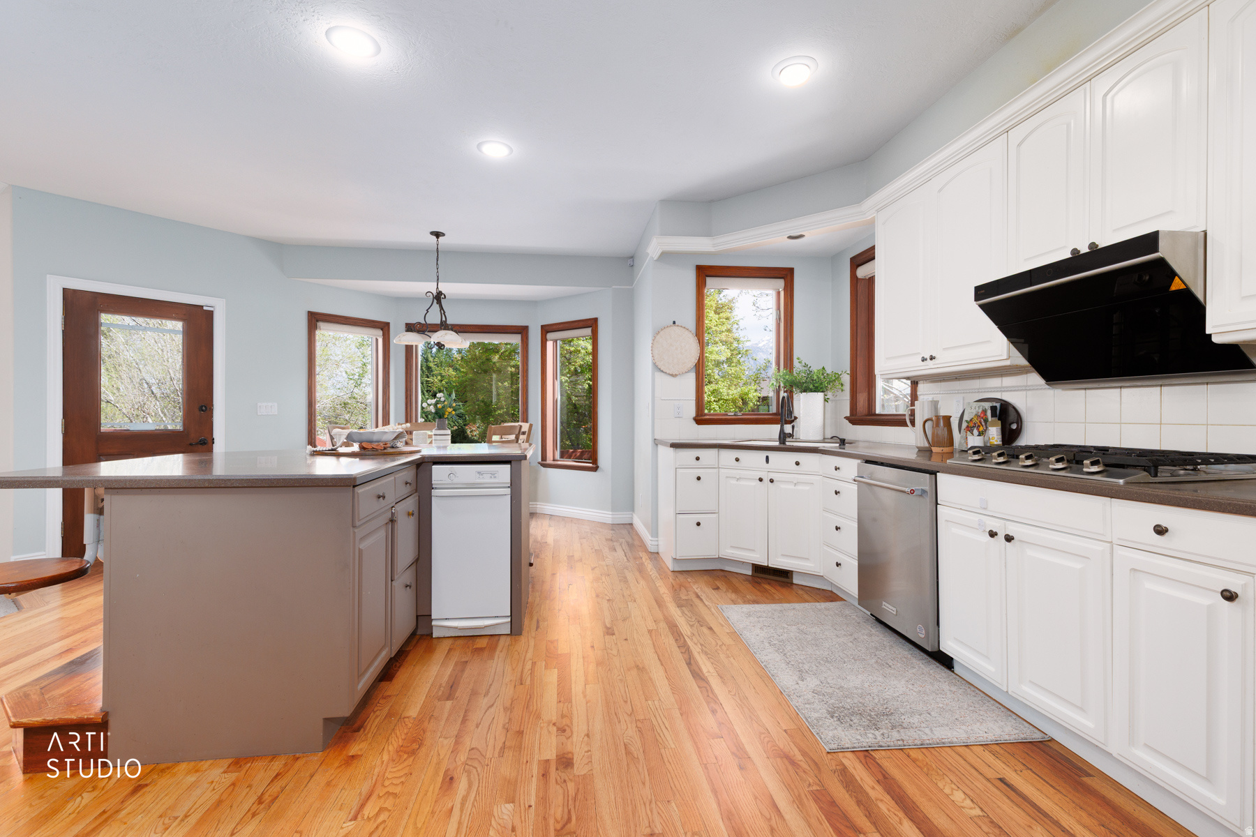 BEAR HOLLOW ESTATES - Residential