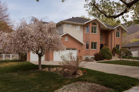 Photo of 1209 E BEAR HOLLOW CV, Draper, UT 84020 (MLS # 2147254)